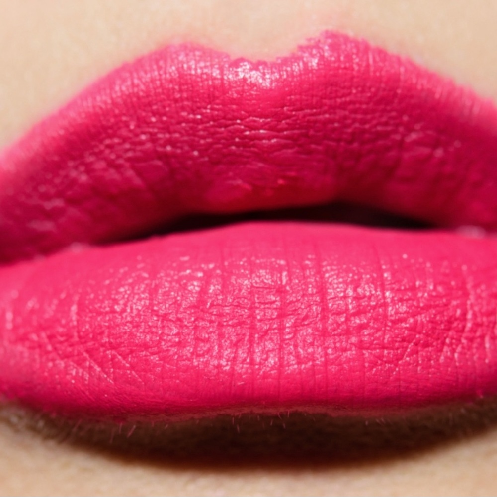 MAC x Richard Quinn "Vamp-tastic" Lipstick - Picture 6 of 16